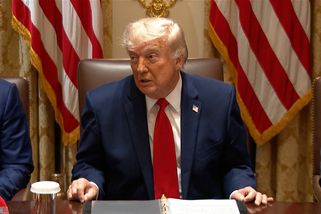 Trump kvůli digitální dani pohrozil Francii 100procentním clem na víno - Seznam Zprávy
